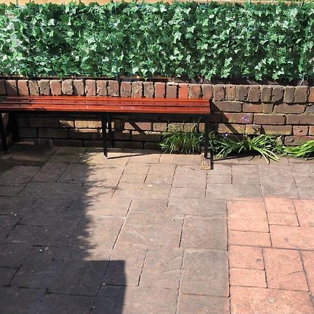 An Extra Large Room With Patio & Own Front Entrance Rotherham Rawmarsh エクステリア 写真