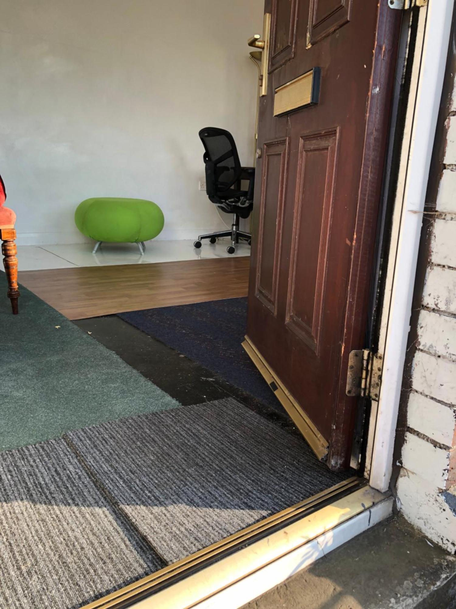 An Extra Large Room With Patio & Own Front Entrance Rotherham Rawmarsh エクステリア 写真