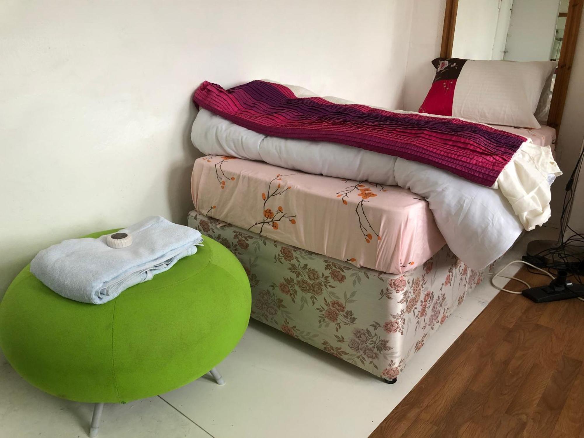 An Extra Large Room With Patio & Own Front Entrance Rotherham Rawmarsh エクステリア 写真